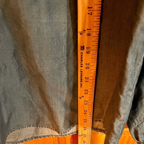 Old Navy Women's Blue Long Sleeve Top Size M Chambray Tie Front Closure VTG Boho - Picture 10 of 12